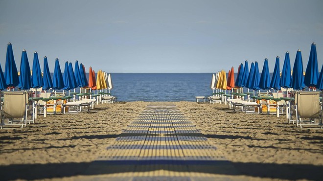 Ne le hrana in hoteli, draži se tudi poležavanje na plaži (foto: Profimedia)