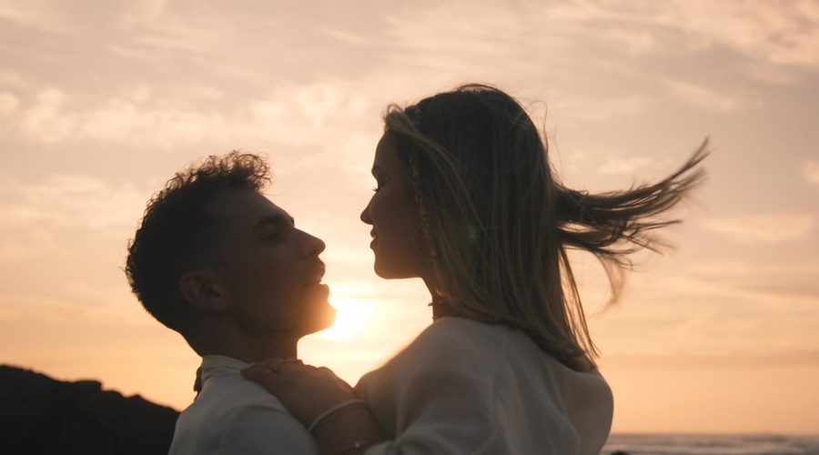 Kdo je svetlolasa lepotica v novem videospotu Žana Serčiča? (VIDEO) (foto: Arhiv Žana Serčiča)