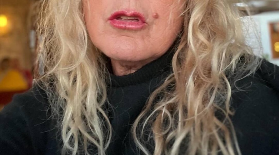 Znana Slovenka praznuje 64. rojstni dan (marsikdo presenečen nad njenim videzom) (foto: Facebook/Zvezdana Mlakar)
