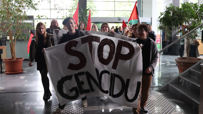 Študenti še vedno protestno zasedajo prostore FDV: vztrajati nameravajo, dokler ... (foto: Borut Živulovič/Bobo)