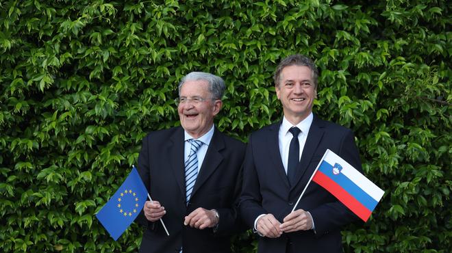 Slovenija je med približevanjem EU delovala enotno, potem tudi zamujene priložnosti (foto: Borut Živulović/Bobo)