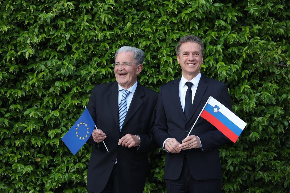 Slovenija je med približevanjem EU delovala enotno, potem tudi zamujene priložnosti (foto: Borut Živulović/Bobo)