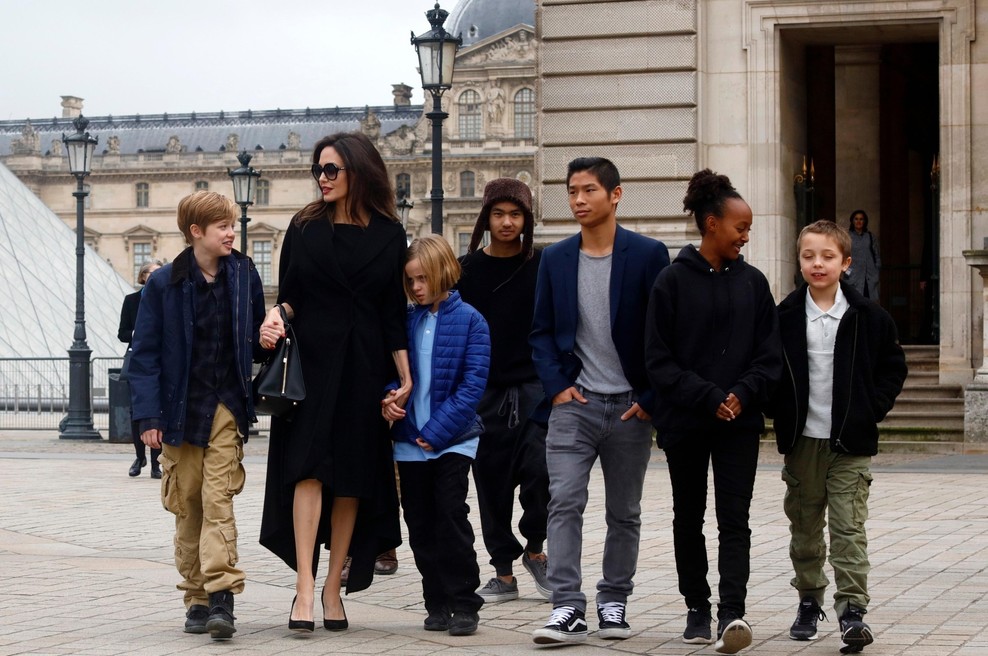Je Angelina Jolie res sabotirala odnos svojih otrok z Bradom Pittom? Novi dokumenti razkrivajo šokantne podrobnosti (foto: Profimedia)