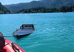 Nesreča na Blejskem jezeru: potopil se je čoln s štirimi turisti