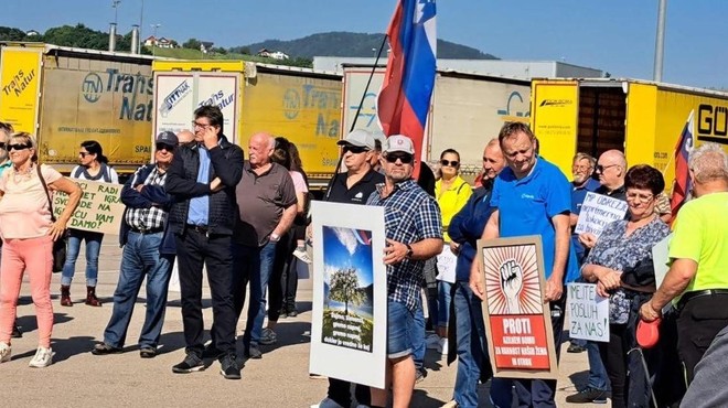 Protest proti načrtovanemu azilnemu domu: "Gre za izjemno aroganco vlade" (foto: STA)