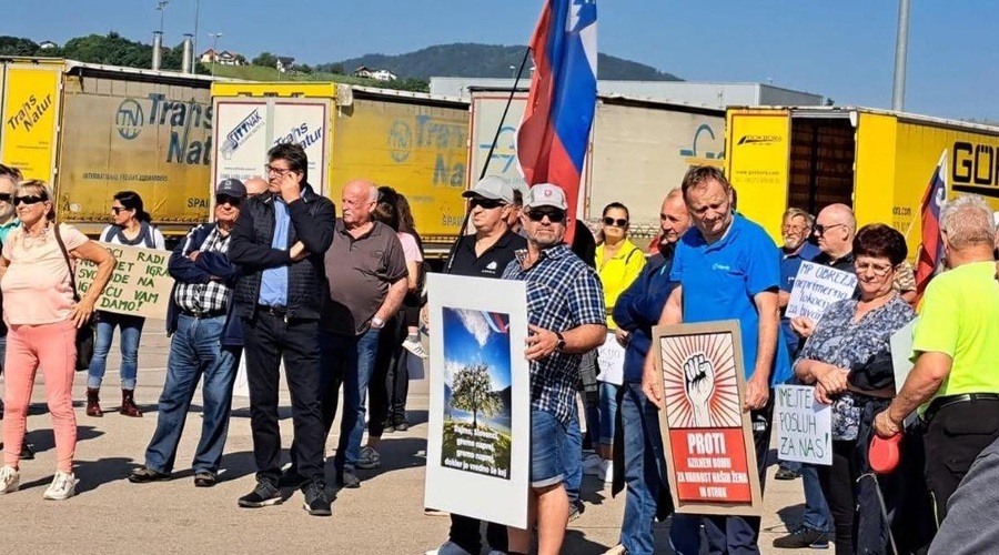 Protest proti načrtovanemu azilnemu domu: "Gre za izjemno aroganco vlade" (foto: STA)