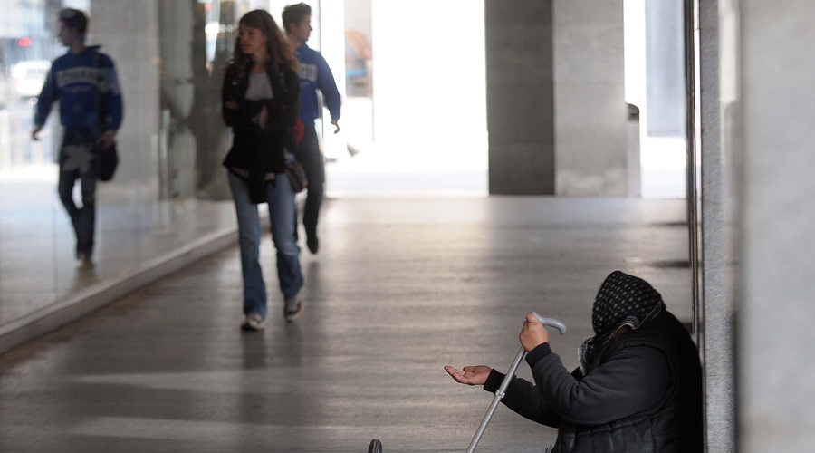 Pretresljive zgodbe ljudi z ulic: v Sloveniji tudi žrtve prisilnega beračenja? In kaj se zgodi, če oseba berača prijavi? (foto: Bobo/Srdjan Zivulovič)