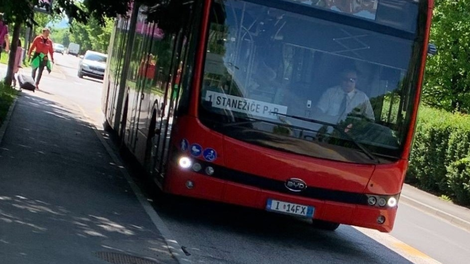 LPP rdec avtobus BYD eBus B18