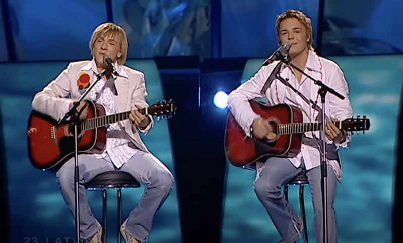 Kārlis Būmeisters in Valters Frīdenbergs na evrovizijskem odru leta 2005.