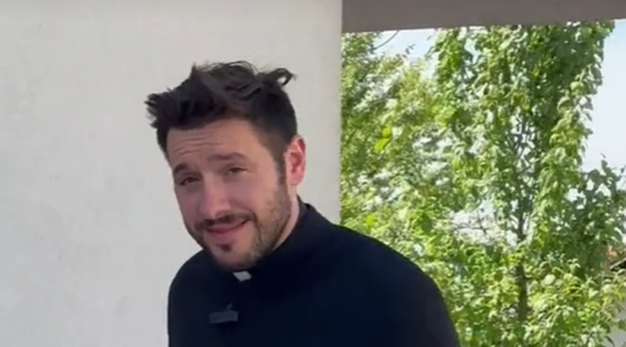 Župnik Martin Golob razložil ozadje "spornega" videoposnetka (foto: posnetek zaslona/TikTok Martin Golob)