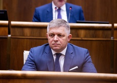 Slovaški predsednik vlade Robert Fico ranjen v strelskem napadu