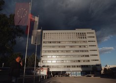 Življenje slovaškega predsednika vlade ostaja ogroženo, operacija še poteka