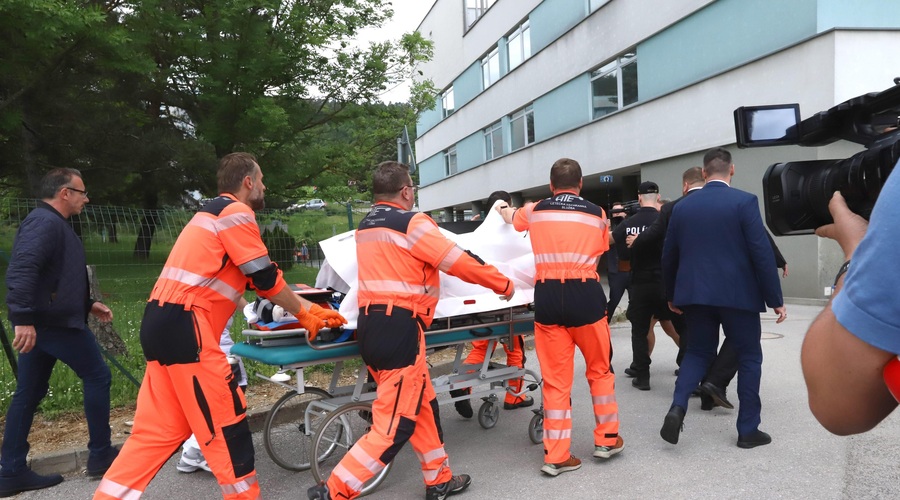 Po štirih strelih na slovaškega premierja so napadalca obtožili ... (foto: Profimedia)