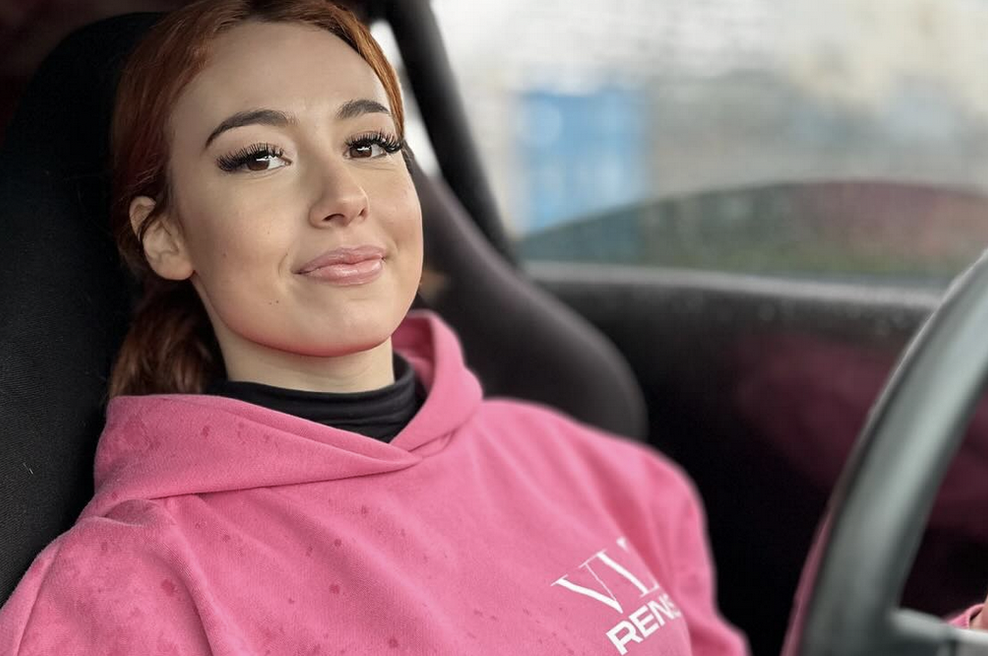 Kruta igra usode: vplivnica je oboževala avtomobile, a prav na cesti dočakala tragičen konec (foto: Instagram/rensovalentina)