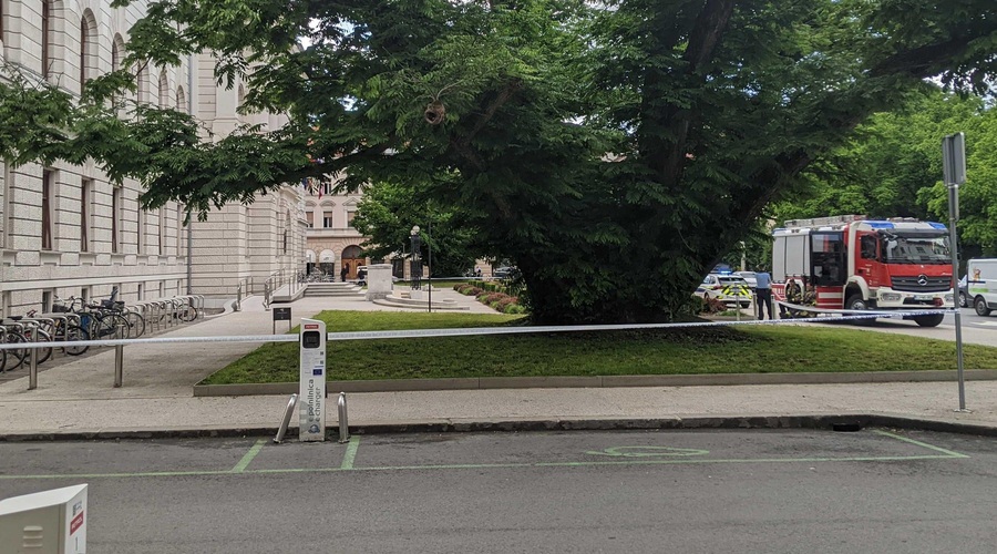 V središču Ljubljane gasilci in policija, kaj se dogaja? (foto: Uredništvo)