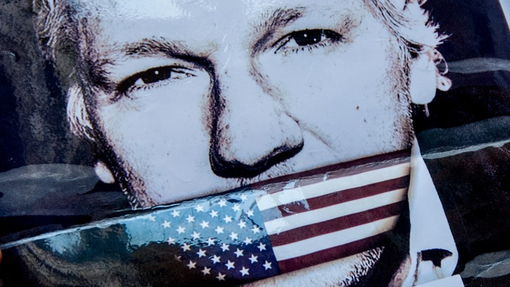 Julian Assange dosegel pomembno zmago: se mu bo uspelo izogniti izročitvi ZDA?