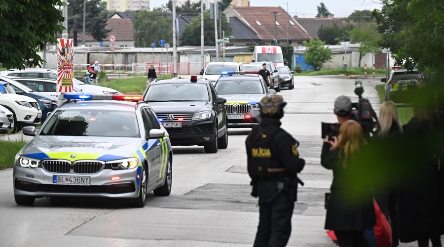 Napadalec na slovaškega premierja po opozorilih ministra morda ni deloval sam (foto: Profimedia)