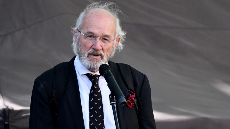 Assangeev oče John Shipton.