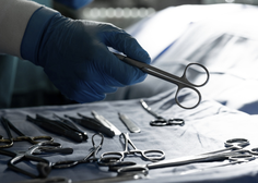 Kar pet kirurgov dalo odpoved: kako bo njihov odhod vplival na operacije v novogoriški bolnišnici?