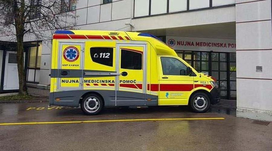Silvestrska drama na ljubljanski urgenci: tri ljudi morali oživljati! (Pojasnili, kaj se je dogajalo) (foto: Bobo)