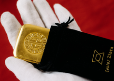 Cena podira rekorde, vlagatelji žanjejo dobičke – razkrivamo najboljše mesto za vlaganje v zlato