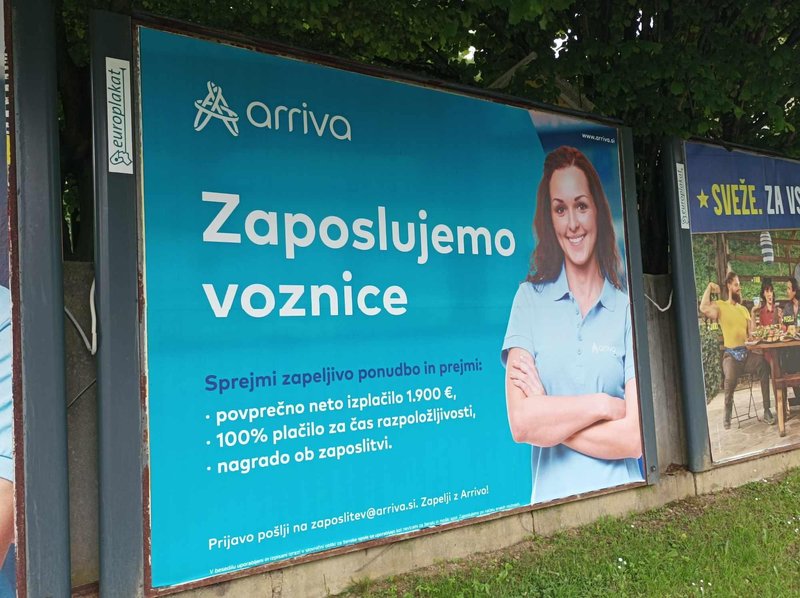 Očitno je, da Arrivo že nekaj časa pesti pomanjkanje kadra, tega iščejo tudi s pomočjo obcestnih plakatov.