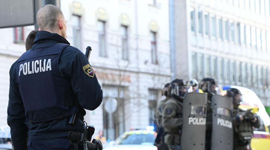 Še ena poklicna skupina razočarana nad odnosom vlade, grozijo tudi s stavko in shodom (foto: Bobo/Žiga Živulović jr.)