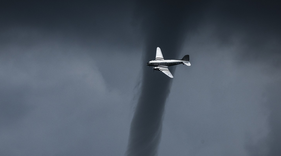 Severni sij, tornadi in uničujoče poplave: zakaj nekateri mislijo, da redkejši vremenski pojavi niso naravni? (foto: Profimedia)