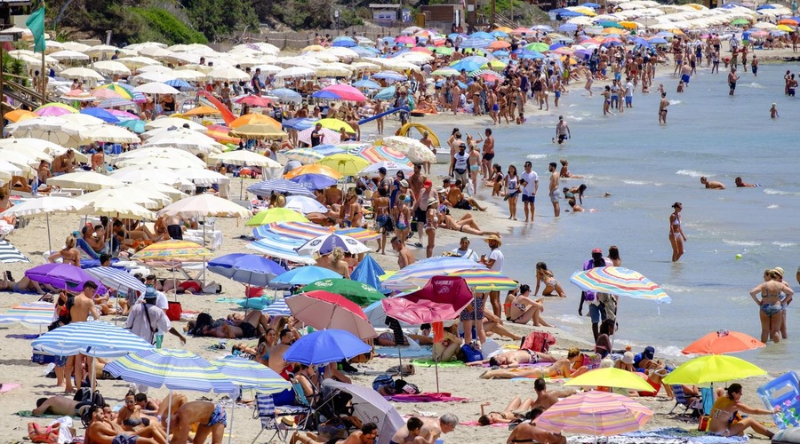 Tam dopustujejo tudi številni Slovenci: lokalci zagnali vik in krik zaradi turistov (poglejte, kaj zahtevajo) (foto: Profimedia)