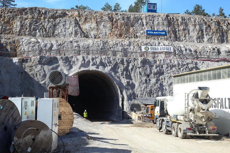 Ogled gradbišča predora Lokev na novi progi Divača-Koper, 2TDK, 2.tir, Pavle Hevka, 15. april 2022
