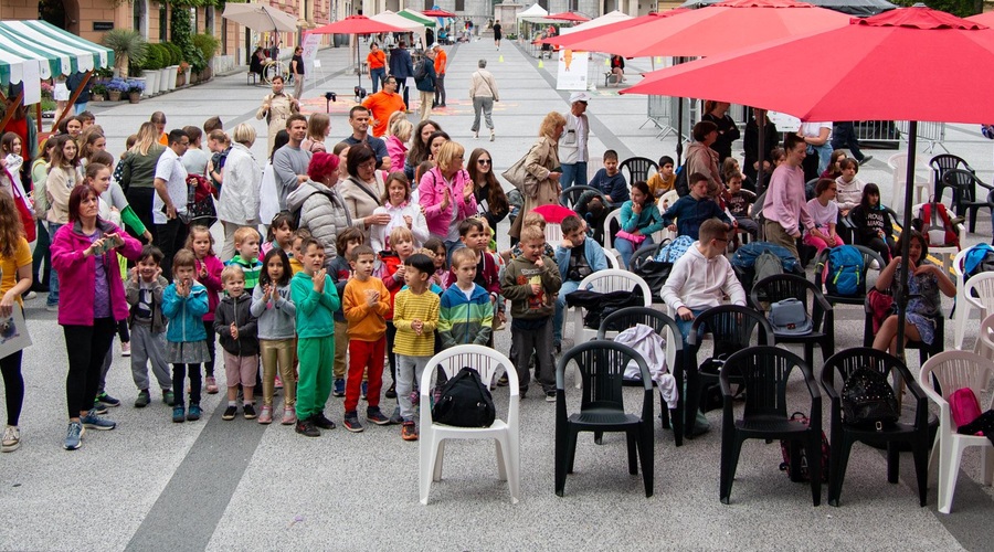 V Ljubljani spet festival Igraj se z mano: “Mi pripravimo prostor in čas, čarovnijo pa ustvarijo mladi in mladi po srcu!" (foto: Arhiv festivala Igraj se z mano)