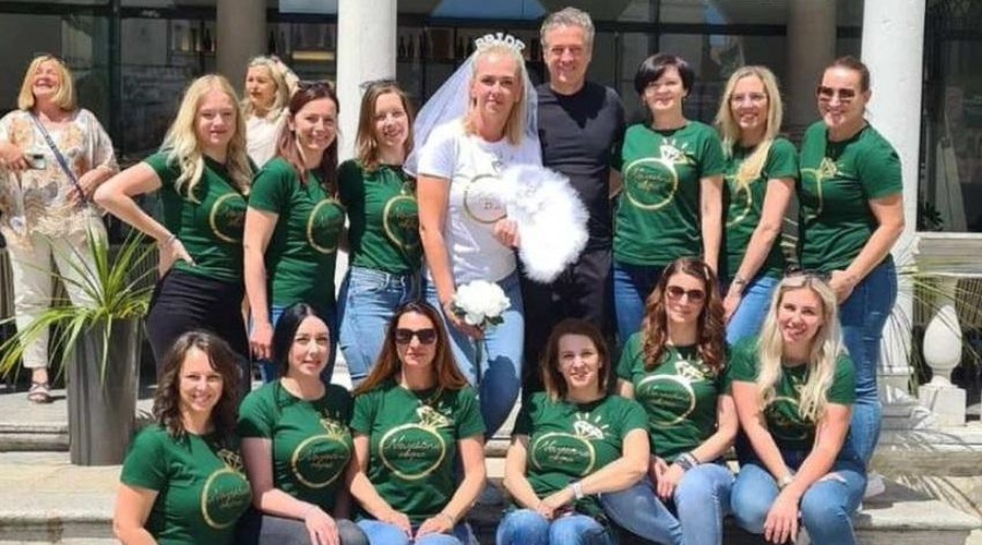 Nora dekliščina: slavju bodoče neveste se je pridružil tudi Robert Golob (foto: Instagram/Robert Golob/posnetek zaslona)