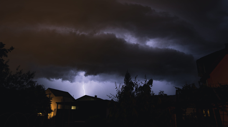 Ponedeljek kot iz nočne more: pripravite se, gori oranžno opozorilo, danes nam grozi ... (foto: Matej Vučkovič)