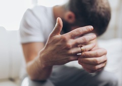 Spletna vplivnica šokirala s pretresljivim razkritjem: partner jo je prevaral s kar 27 ženskami