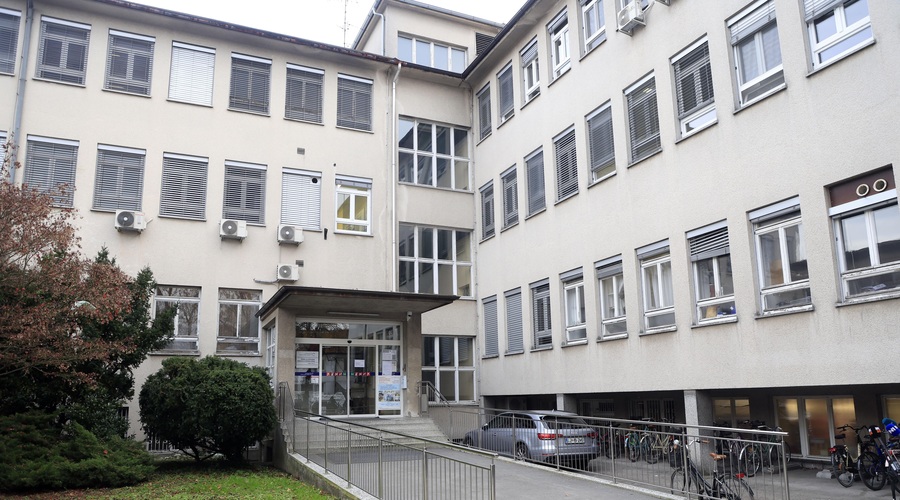 Povečano število bolnikov na infekcijski kliniki, kriva je ta nalezljiva bolezen (foto: Bobo)