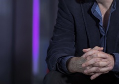 Novinar in televizijski zvezdnik izginil v Grčiji, policisti se bojijo najhujšega