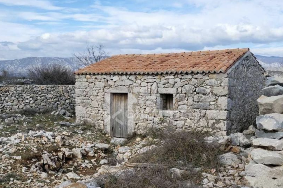 Več kot 200.000 evrov za razvalino na priljubljenem hrvaškem otoku? (FOTO) (foto: Nepremičnine.net/posnetek zaslona)