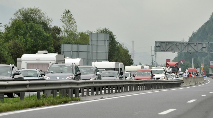 Pozor! Na slovenskih avtocestah daljši zastoji (preverite, kje) (foto: Bobo)