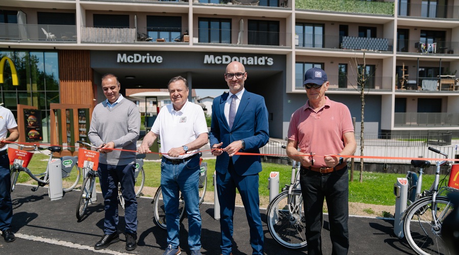 Ob odprtju novega postajališča BicikeLJ napovedali pilotni projekt »zelene patrulje« v središču mesta (foto: promocijska fotografija)