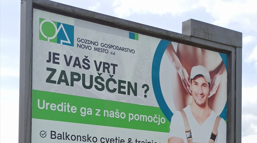 Plakat, ki buri duhove: gre za "zabavno" oglaševalsko taktiko ali zgolj za stari dober seksizem? (foto: Instagram/posnetek zaslona)