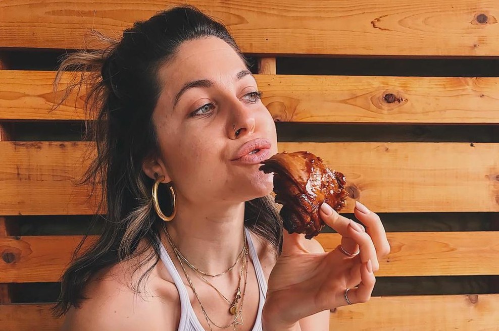 Jetra trpijo zaradi te navade – in ne, to ni alkohol: ste tudi vi med tistimi, ki to počnejo vsak dan? (foto: Instagram @olivianoceda (Posnetek zaslona))