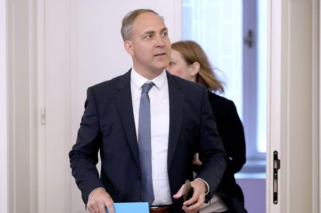 Novoizvoljeni evroposlanec vpleten v afero, ki močno škoduje njegovemu ugledu