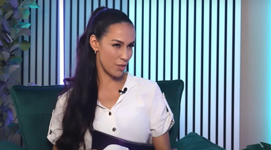Tina Gaber naglas in ostro: "A je Slovenec res tako trmast, da …" (foto: Podkast Tina#/ Youtube / posnetek zaslona)