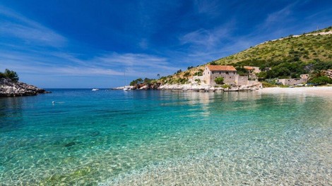 Britanci očarani nad hrvaškim otokom, ki mu pravijo “skriti dragulj”