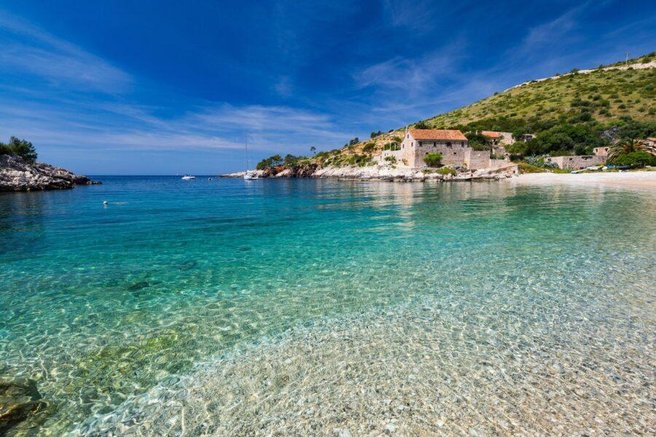 Britanci očarani nad hrvaškim otokom, ki mu pravijo “skriti dragulj”