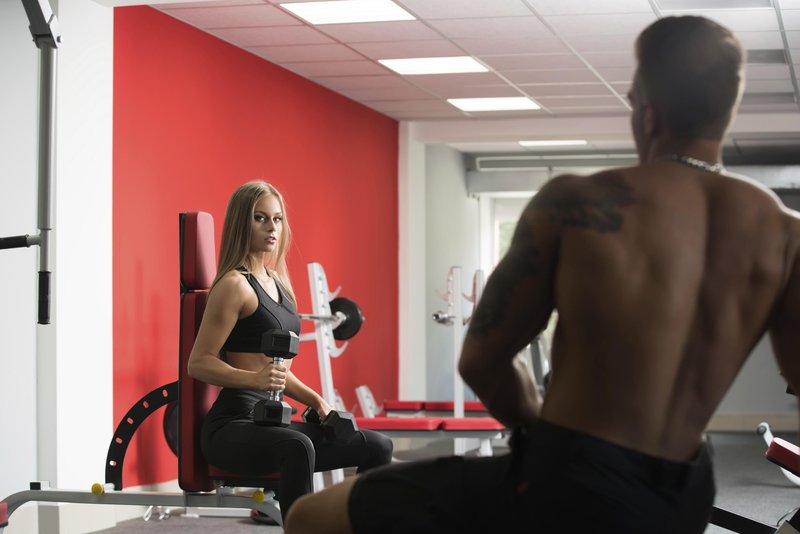 Alfa moški naj bi bili zaradi svojega videza in uspeha izjemno priljubljeni in zaželeni.