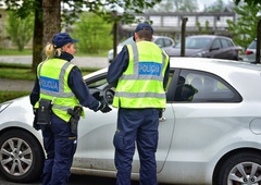 Koprski policisti med nadzorom prometa ustavili voznika, nato pa v njegovi škatlici cigaret opazili nekaj nenavadnega