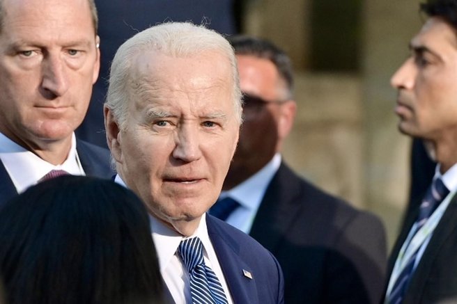 Kljub pozivom, naj odstopi, Biden ne gre nikamor