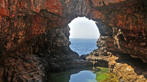 Edinstvena plaža, na kateri se skriva čudovito modro oko