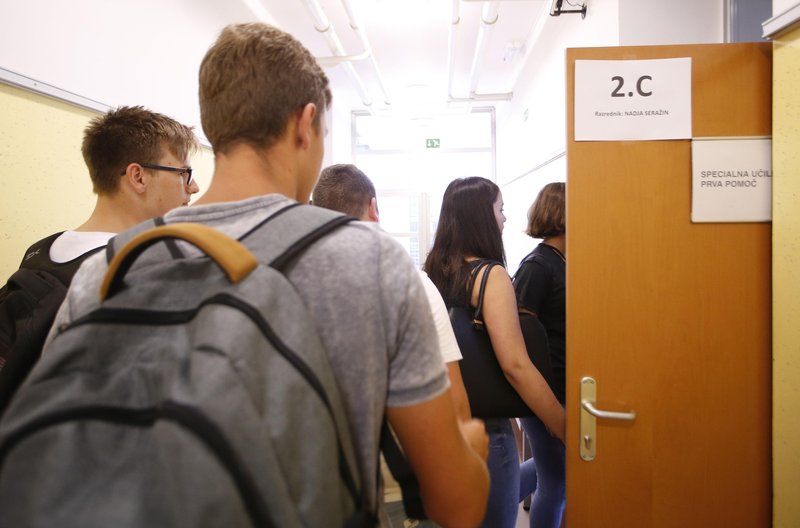 Za katere srednješolske programe je letos največ zanimanja? Znano je, kje so še na voljo prosta mesta